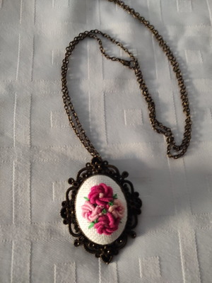 Medalion handmade embroidery new