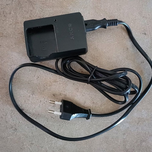 Sony Cyber-shot DSC-S500 camera like new