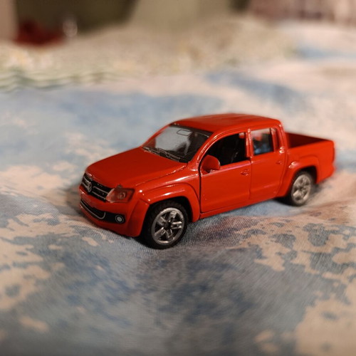 Siku Volkswagen Amarok Pick-Up Red 1:55 scale like new