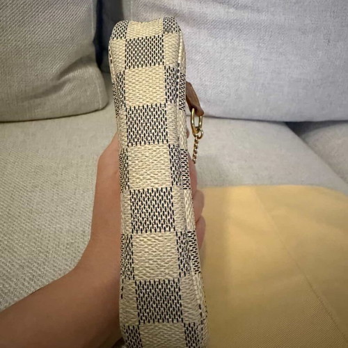 Louis Vuitton mini pochette damier azur like new, beige