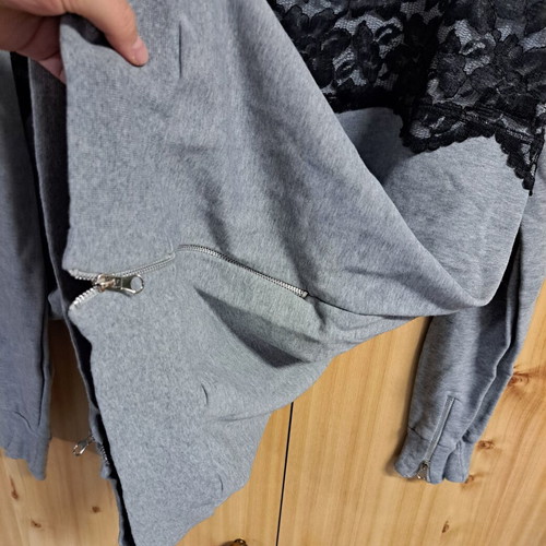 Women's sweatshirt with black lace, like new, size L