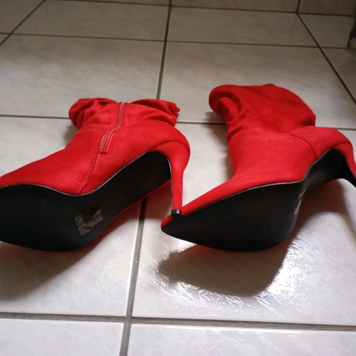 Red castor boots new with 8 cm heel