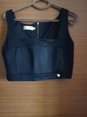 Lynne crop top used, size large, black