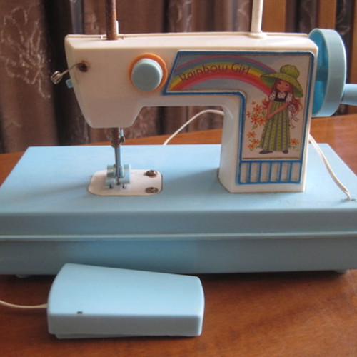 Kids Vintage Battery Sewing Machine