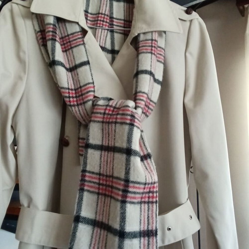 Trench Coat beige-gray with soft warm lining and matching scarf, like new, size M