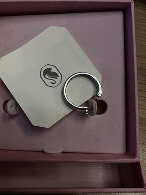 Swarovski silver earring new with crystals