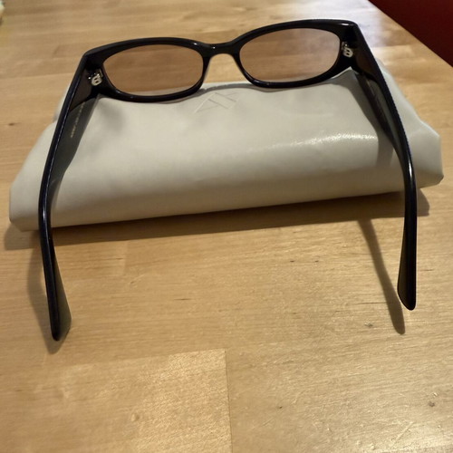 AV sunglasses Noemie black like new with case and box