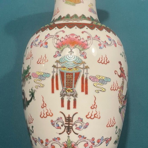 Qianlong Chinese vase with dragon and phoenix designs like new