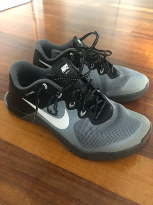 Nike Metcon 2 αθλητικά παπούτσια μεταχειρισμένα, γκρι, νούμερο 38