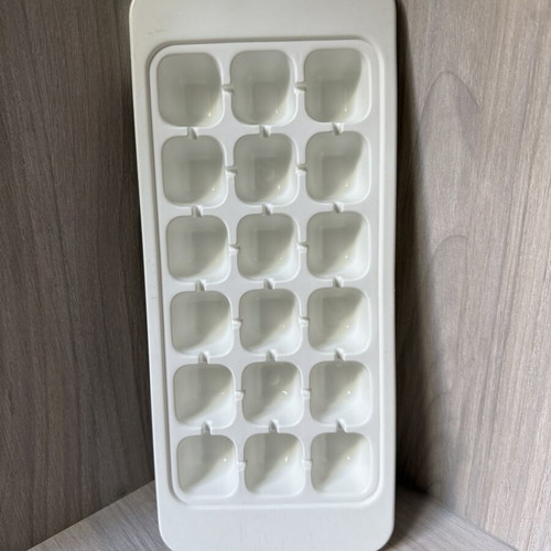 Ice cube tray from Pitsos fridge