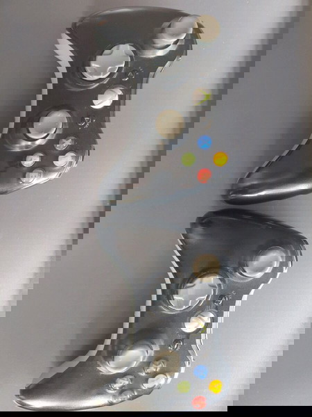 *2 xbox 360 controllers