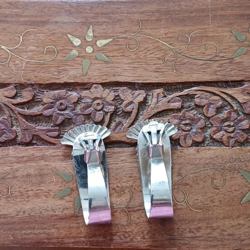 Silver dangling earrings like new