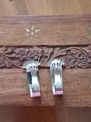 Silver dangling earrings like new