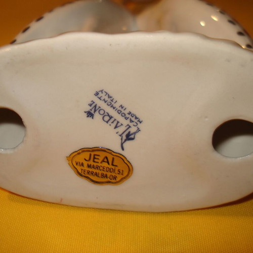 Decorative porcelain swans like new