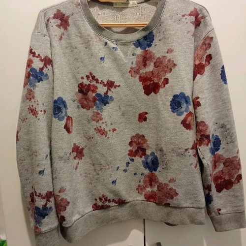 Mango sweatshirt used with blue and red flowers size M