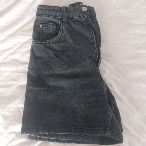 Zara denim shorts like new, black to dark grey, mom fit, size 32