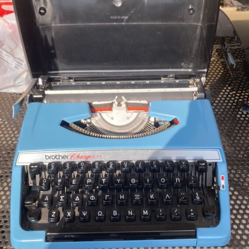 Brother Charger 11 typewriter like new with Greek and English characters