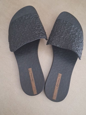 Ipanema black flip flops like new size 38