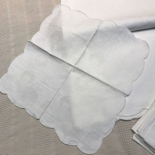 Vintage white tablecloth with 12 napkins, like new