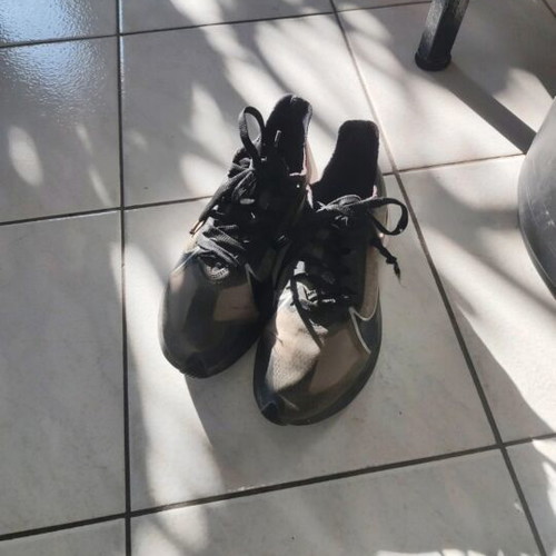 Nike Zoom Gravity athletic shoes used, size 39, black and gray