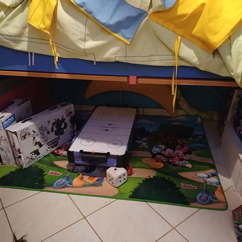 Loft bunk bed with 2 built-in desks and castle curtain