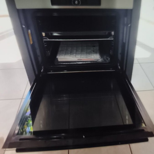 Whirlpool pyrolytic built-in oven and ceramic hob set