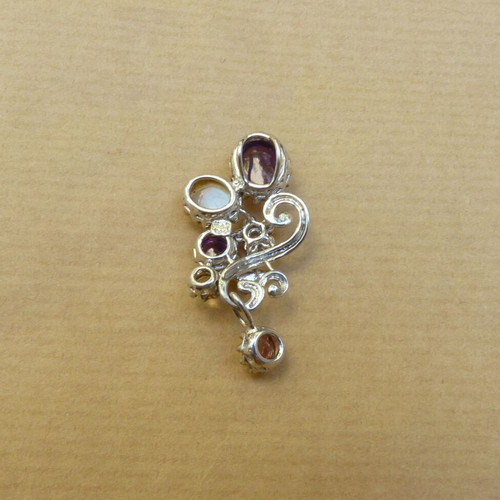 925 Silver pendant with semi-precious stones