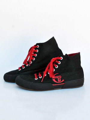 Hi-top canvas sneakers used, black with red laces, size 38