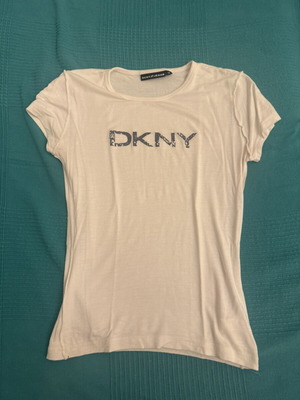 DKNY T-shirt medium size, like new, white, soft fabric