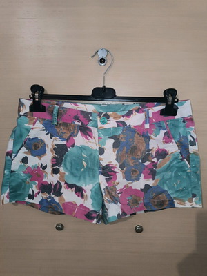 Floral short shorts used, multicolor, size L