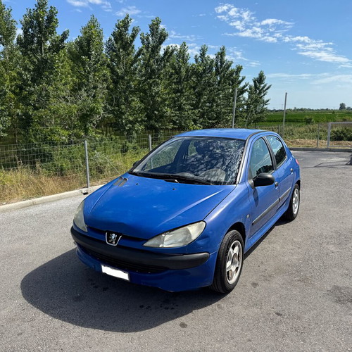 Peugeot 206 used, fully functional, ready for transfer