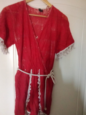 Short jumpsuit like new, white and red, airy with lining