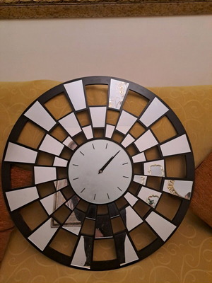 Wall clock analog like new 60×60