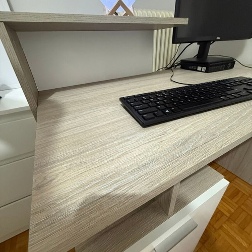 Desk like new in good condition