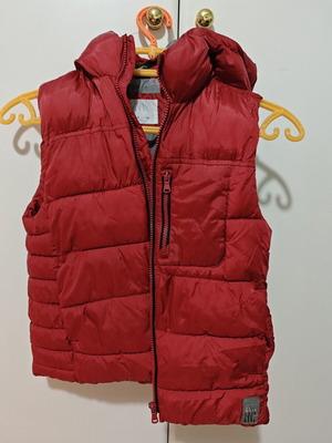 Zara sleeveless jacket for boys like new, red, hooded