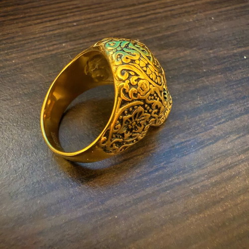 Skull ring steel gold black in excellent condition