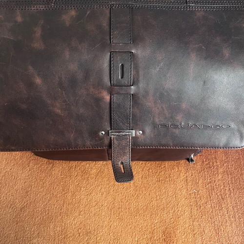 Piquadro leather messenger bag like new, brown