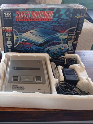 Super Nintendo Entertainment System (SNES) σαν καινούργιο, στην κούτα
