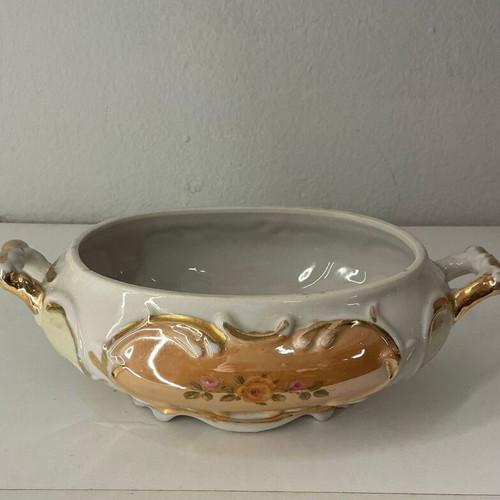 Vintage porcelain with gold details like new, collectible piece