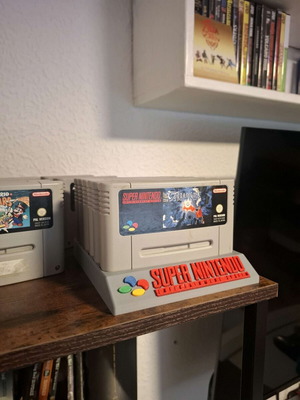 Super Nintendo Game Cartridge Stand for 5 Games like new