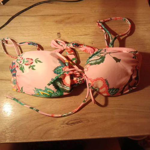 Swimwear top Medium adjustable straps and back tie, like new