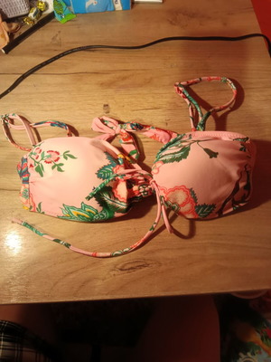 Swimwear top Medium adjustable straps and back tie, like new