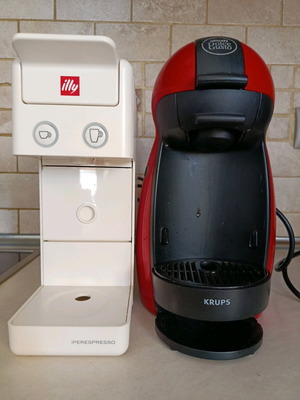 Illy iperespresso Y3.3 white and Dolce Gusto Krups coffee machines lightly used