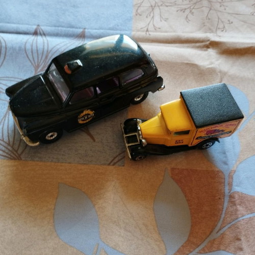 Μεταλλικά αυτοκίνητα μεταχειρισμένα Corgi Austin London taxi και Matchbox Series Model A Ford van