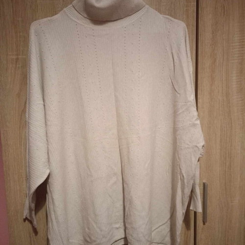 Plus size women's pullover like new with wide neckline