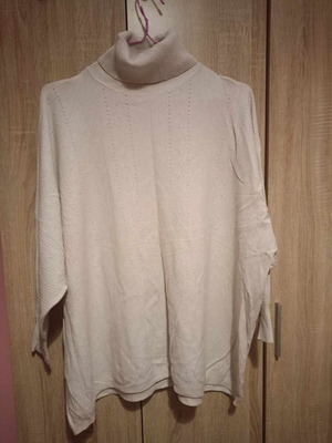 Plus size women's pullover like new with wide neckline
