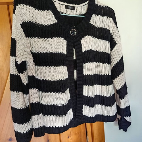Cardigan one size knit, like new, black and white