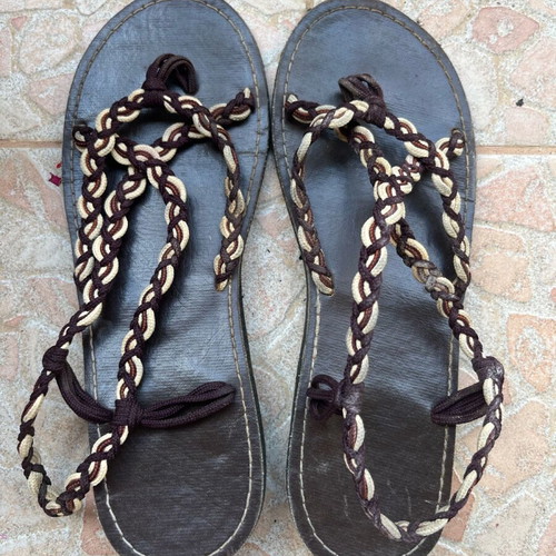 Sandals used with braided design, size 38 multicolor