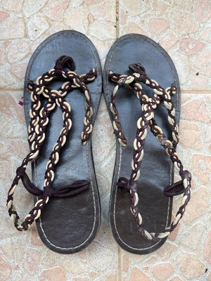 Sandals used with braided design, size 38 multicolor