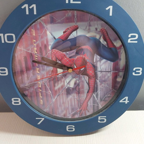Spider-Man 2 wall clock analog like new from 2004